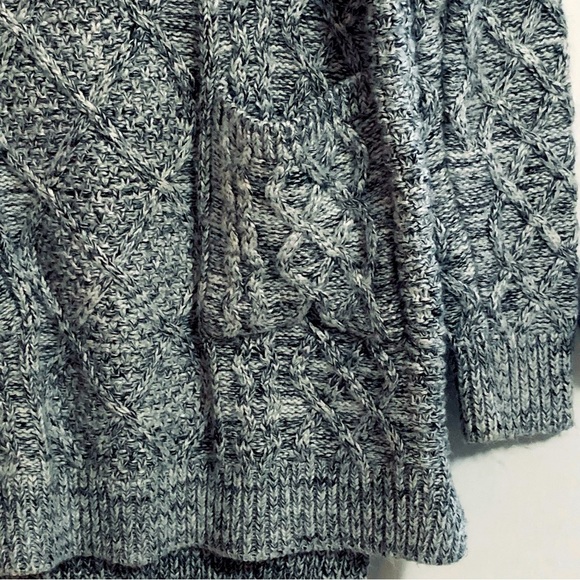 Gray sweater - Picture 3 of 4